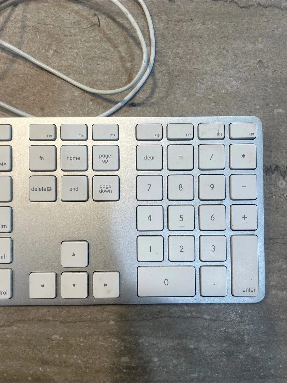 Genuine Apple A1243 Wired Slim USB Keyboard in Silver/White
